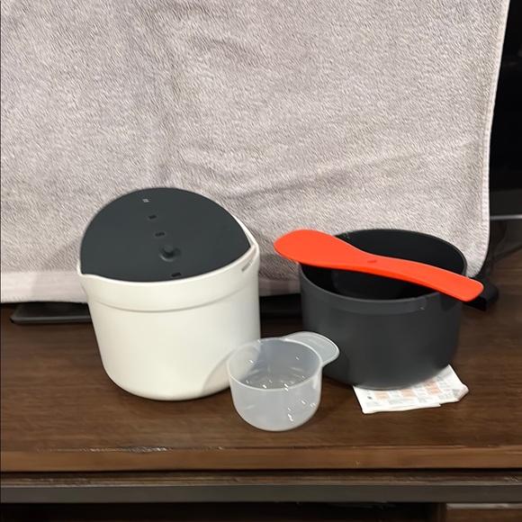 Modern Kitchen Cooking Utensil Set - White, Gray, and RedJoseph Joseph rice coo - Picture 1 of 2